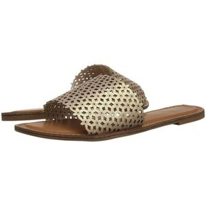 XOXO Women's Rachad Flat Sandal, Rose Gold, 6.5 M US - NEW IN THE BOX